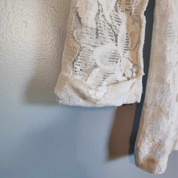 EUC Hollister Cropped White Lace Top - Picture 5 of 5